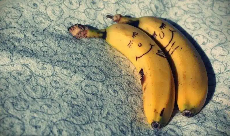 أسباب جوهرية تحفز على تناول الموز قبل النوم