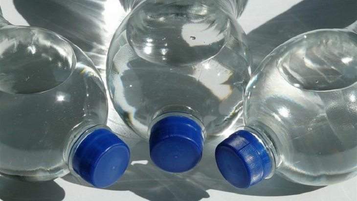 مخاطر مفزعة مع استخدام الزجاجات البلاستيكية