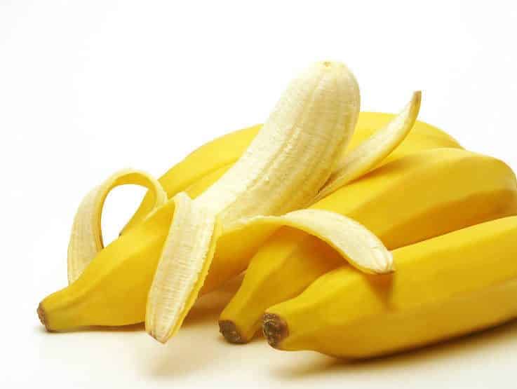 فوائد قشر الموز السحرية على بشرتك