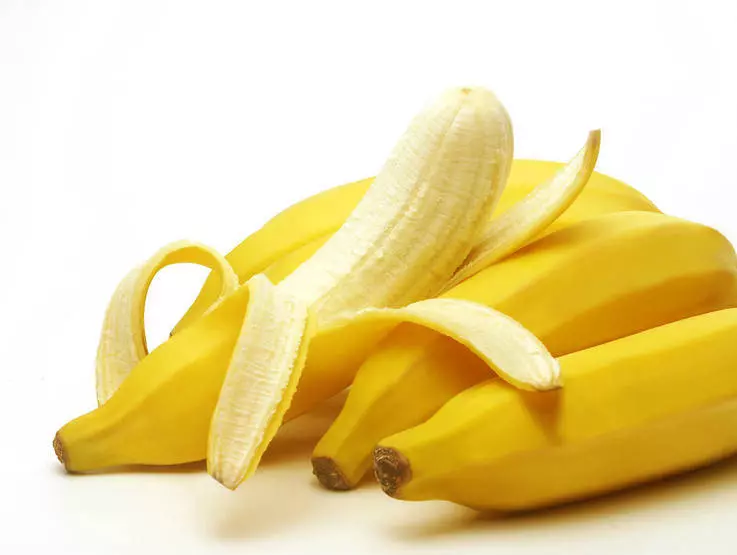 فوائد قشر الموز السحرية على بشرتك