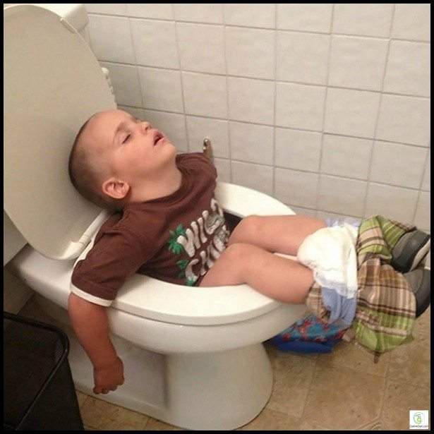صور طريفة تقنعك بقدرة الأطفال على النوم في أي مكان وزمان
