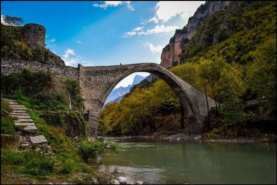 صور مذهلة.. ورحلة رائعة بين جسور اليونان القديمة