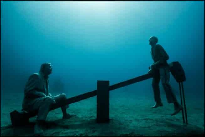 إبداع تحت المياه.. أروع التماثيل المنحوتة في أعماق المحيطات