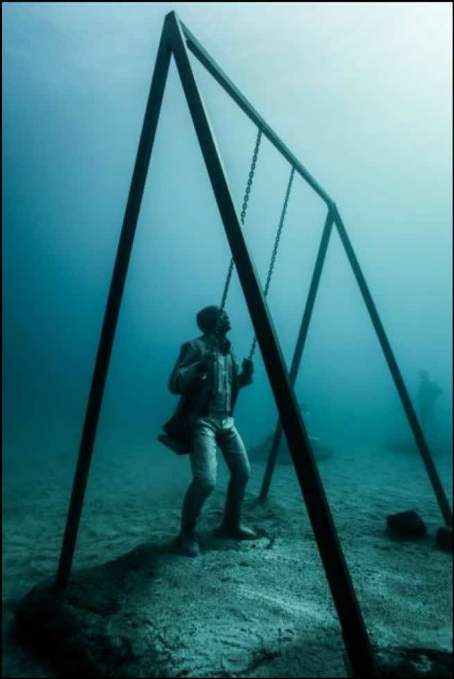 إبداع تحت المياه.. أروع التماثيل المنحوتة في أعماق المحيطات