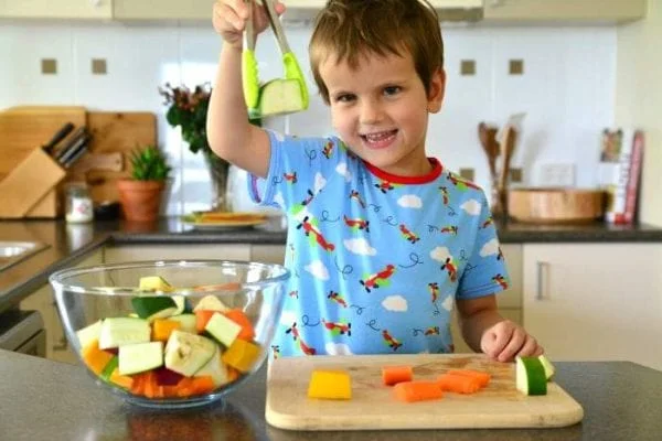 6 طرق فعالة لإقناع طفلك بتناول الطعام الصحي