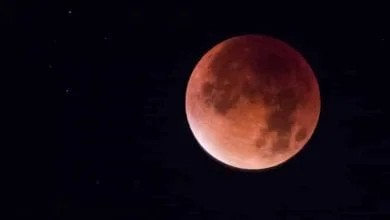 تشهده الأرض بعد 155 عاما.. ماذا تعرف عن القمر الأزرق الدموي؟