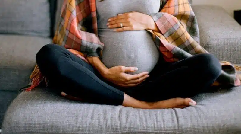 هارفارد تجيب.. لماذا تنصح الأمهات بالتحدث مع الجنين قبل الولادة؟