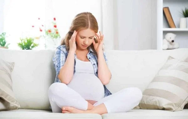 5 أعراض تكشف الحمل بتوأم
