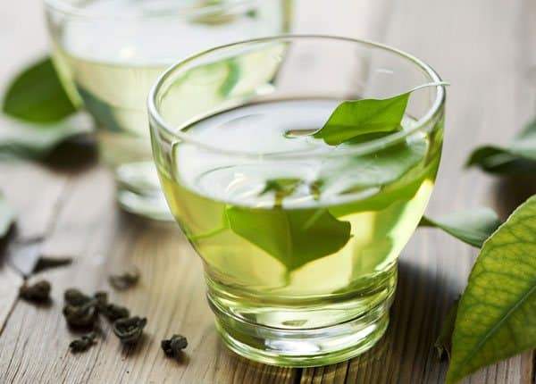 لحصد الفوائد وتجنب الأضرار.. التوقيت المثالي لتناول الشاي الأخضر