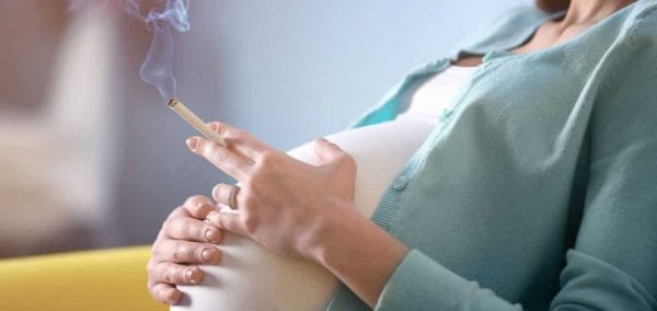 أضرار وأخطار على صحة الجنين أثناء الحمل