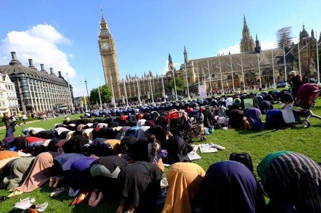 هل أغلقت لندن 500 كنيسة وشيدت 423 مسجدا؟