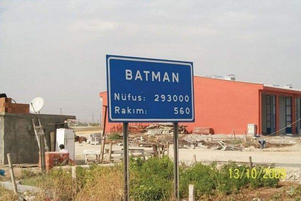 "باتمان".. تعددت المسميات والاسم واحد