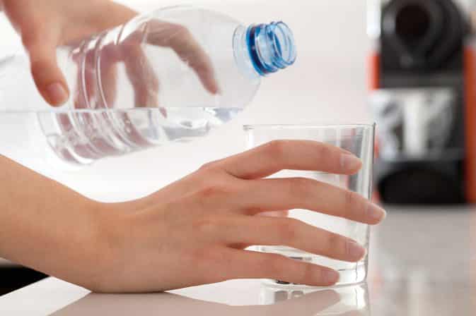 الأوقات المثالية شرب الماء.. معلومات طبية أم خرافات؟