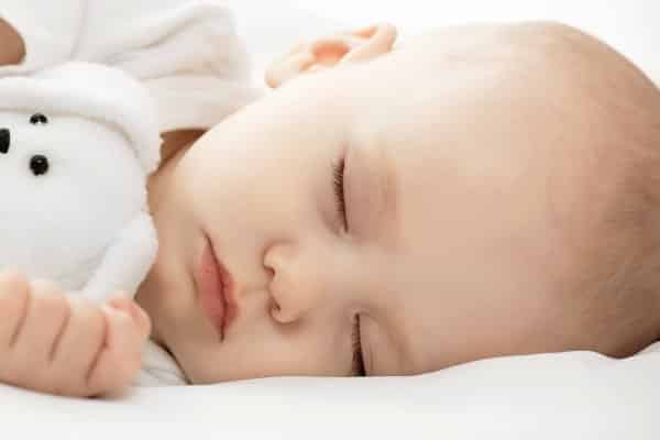 نصائح تساعد على نوم طفلك الرضيع