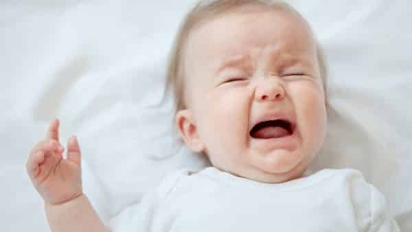 8 أسباب لبكاء الطفل الرضيع.. وطرق تهدئته