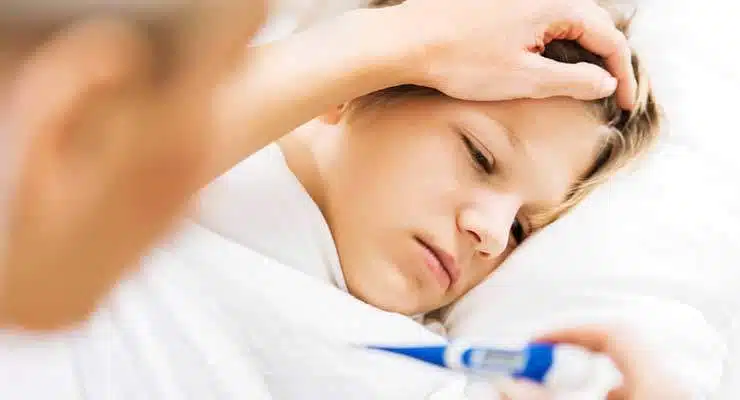 علاجات منزلية لمواجهة حمى الأطفال