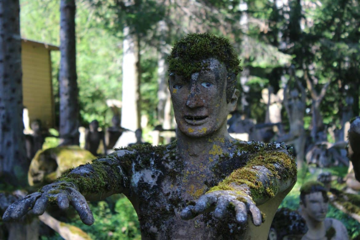 حديقة فيجو رينكونين.. مأوى التماثيل العجيبة التي أبهرت العالم بعد وفاة صاحبها!