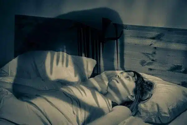 الجاثوم.. اضطراب النوم المرعب الذي يصيب الإنسان بالشلل المؤقت!