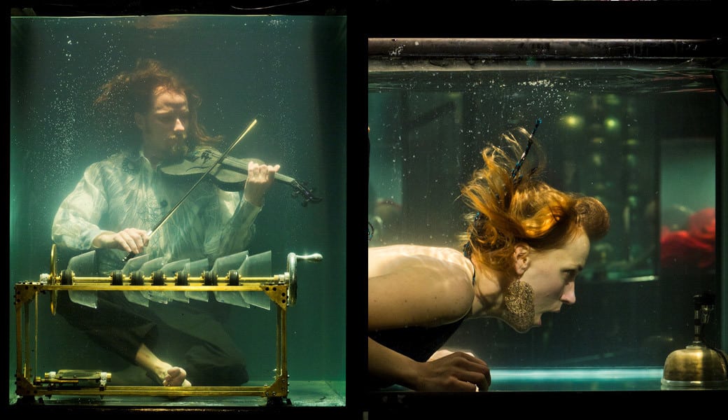 "Between Music".. فريق غنائي يتخصص في إحياء الحفلات تحت سطح المياه!