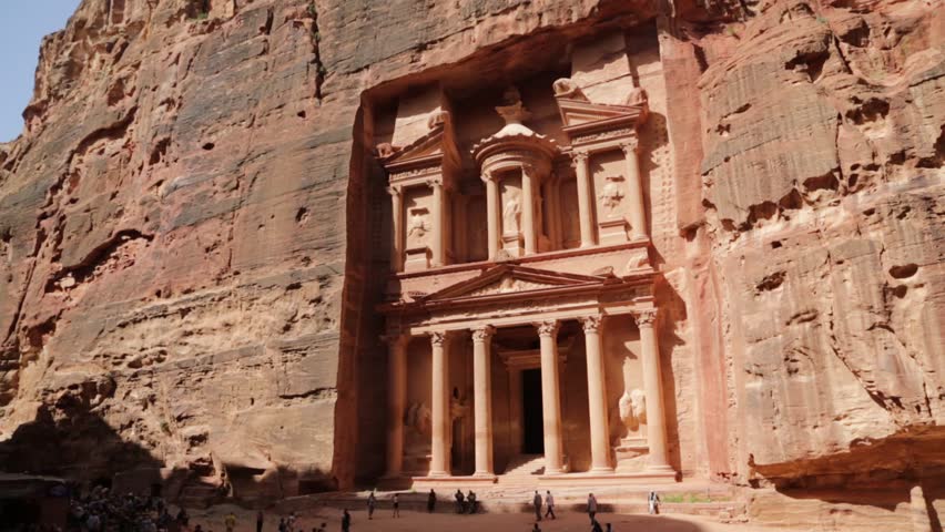 مدينة البتراء.. معجزة الأردن الأثرية التي صارت إحدى عجائب الدنيا بالعصر الحديث 