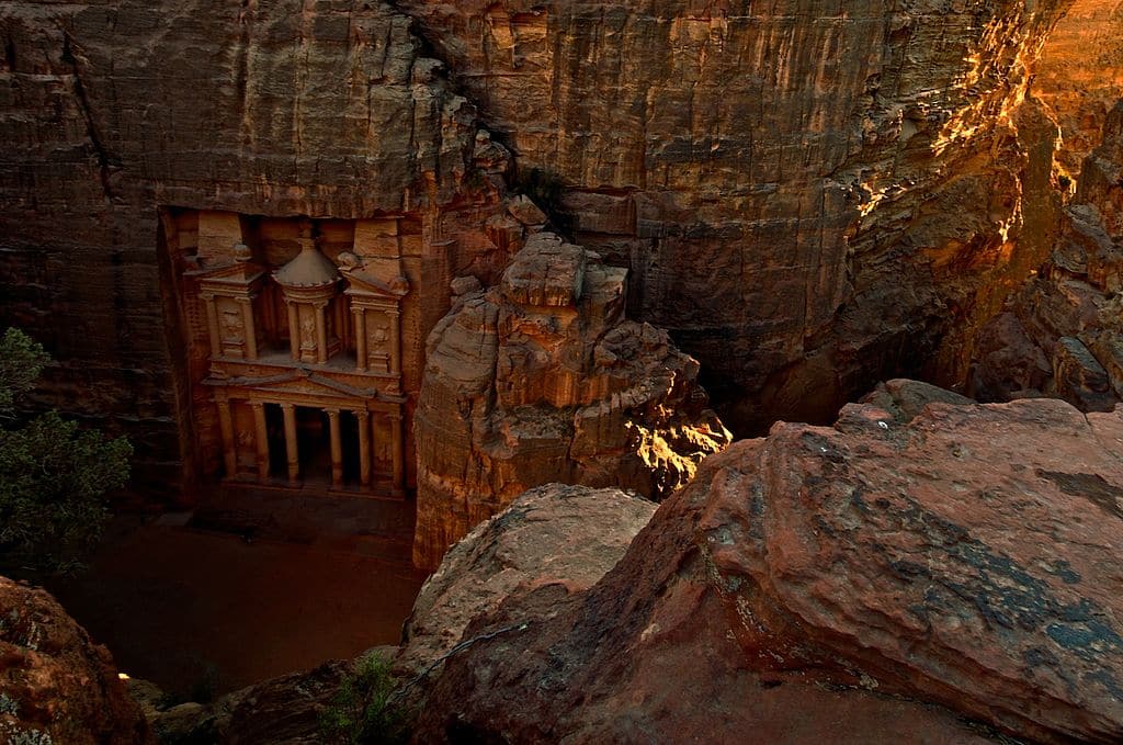 مدينة البتراء.. معجزة الأردن الأثرية التي صارت إحدى عجائب الدنيا بالعصر الحديث 