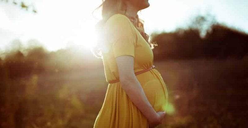 العلاقة المذهلة بين الحمل وأشعة الشمس ووقاية الجنين من الربو