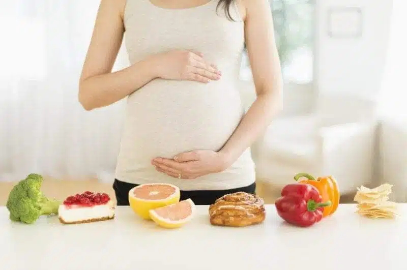 أعشاب وأطعمة طبيعية تساعد في تسهيل الولادة الطبيعية