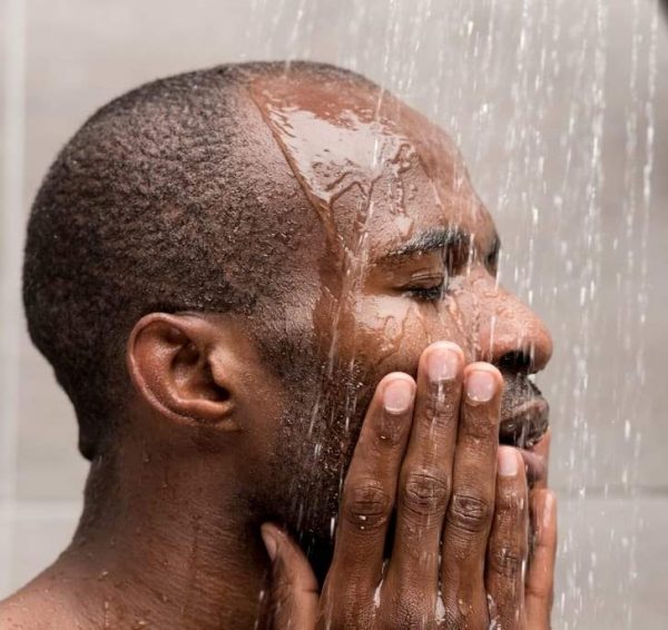 الجزء الذي تغسله أولا من جسمك أثناء الإستحمام يكشف عن طبيعة الشخصية