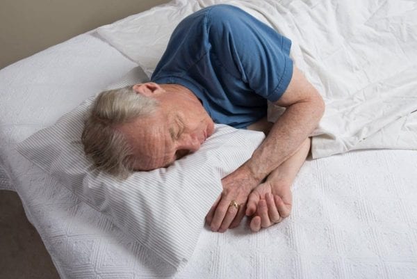 خمسة أخطاء شائعة تجعلك لا تحصل على النوم المريح وتعاني من الأرق والتعب