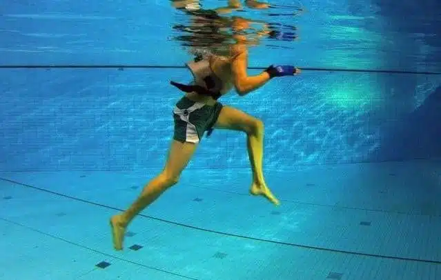 5 فوائد تدفعك لبدء ممارسة رياضة الجري داخل المياه