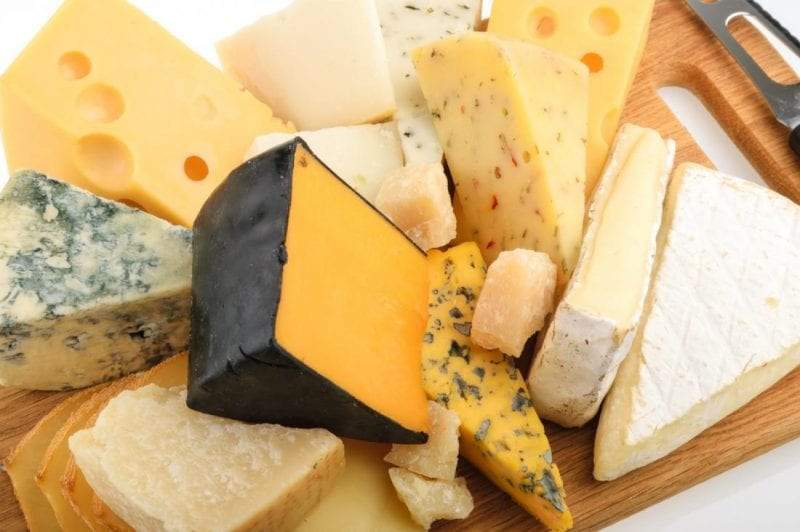 ما أفضل أنواع الجبن وأخطرها على الصحة؟