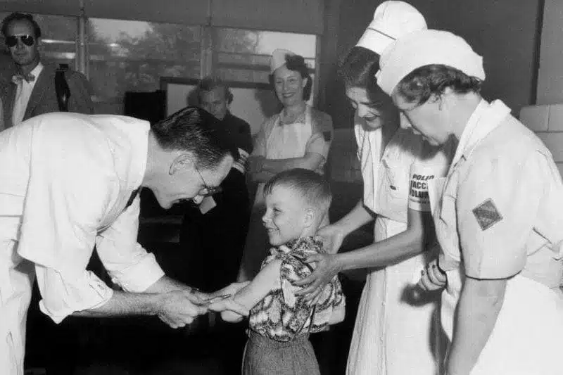 جوناس سولك.. مُكتشف لقاح شلل الأطفال