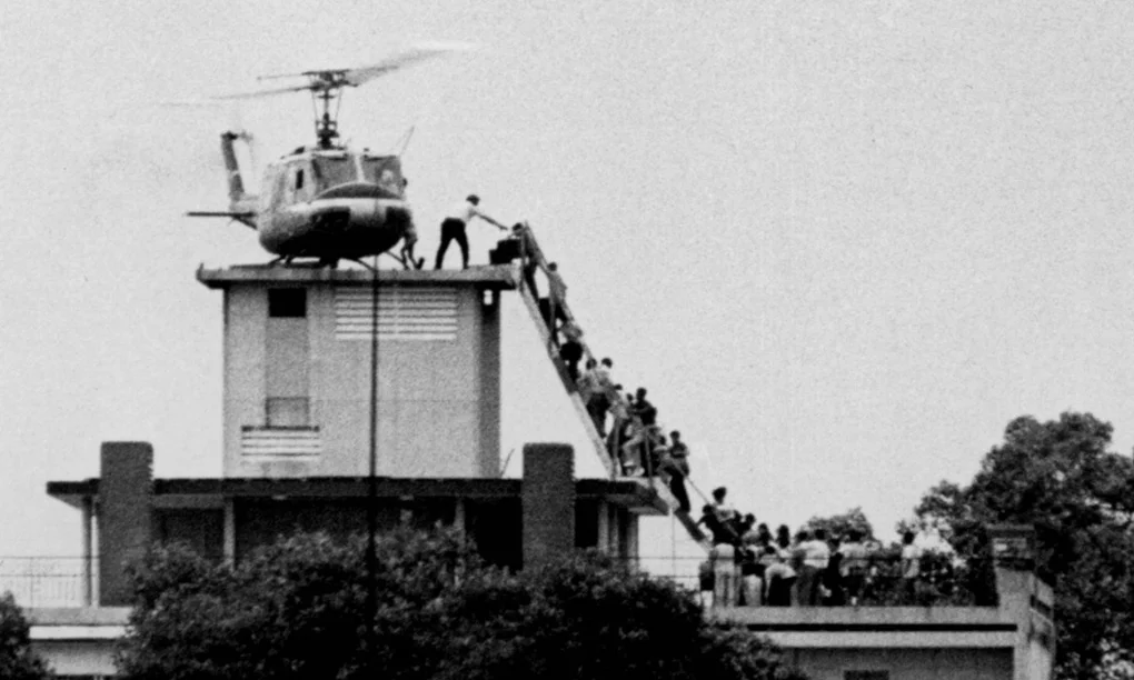هل ألقى الأمريكيون خونة فيتنام من سلم طائرة هليكوبتر؟