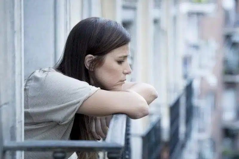 الاكتئاب والأمراض المزمنة.. علاقة مخيفة تهدد المرأة