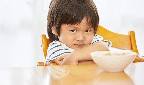 علاج مشكلة رفض الطعام عند الأطفال