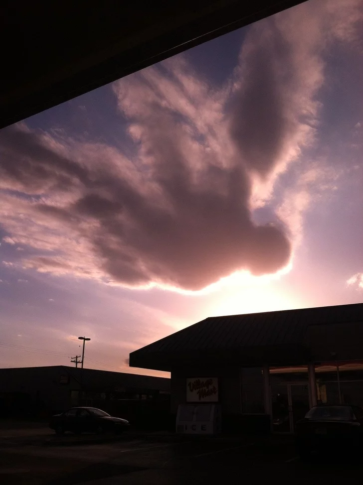 صور لا تصدق.. عندما تشكل السحب إبداعات فنية في السماء