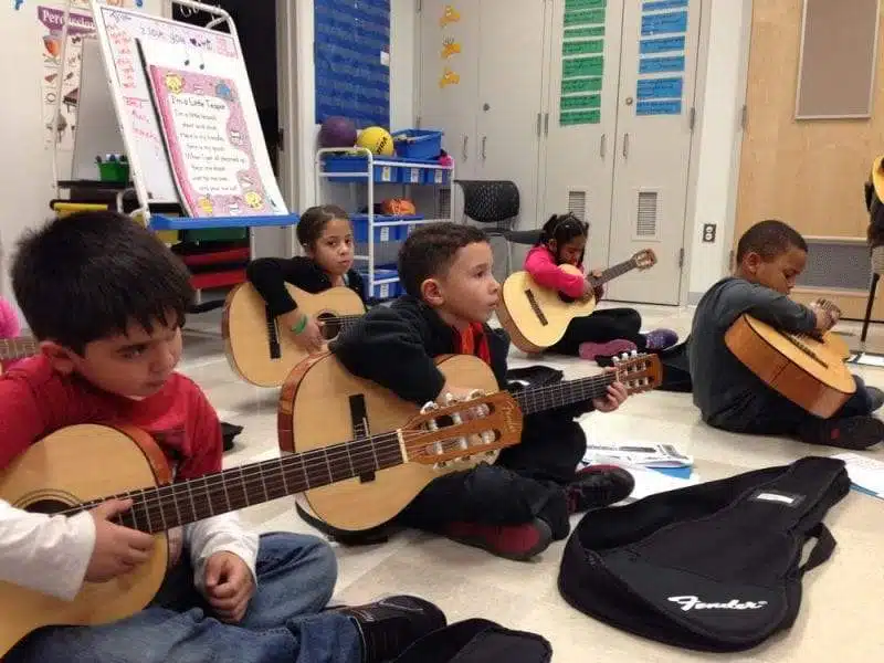 للطلاب الصغار.. العلاقة بين تعلم الموسيقى والنجاح الدراسي