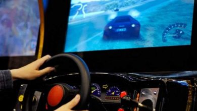ممارسة ألعاب السباقات الإلكترونية وقيادة السيارات.. علاقة مخيفة