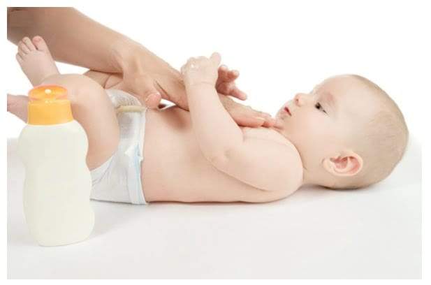 ترطيب بشرة الطفل يحافظ على ميكروبيوم الجلد