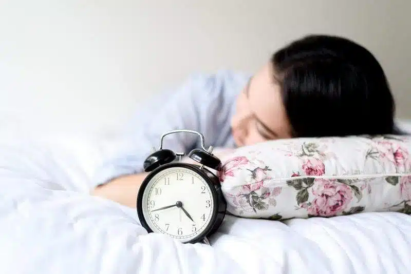 عوامل تزيد من ساعات النوم أبرزها الصحة النفسية