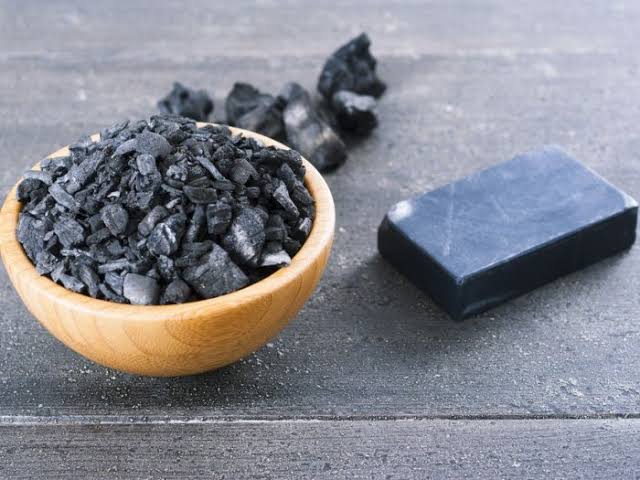 الفحم النشط.. علاج فعال وسر الخلطات التجميلية