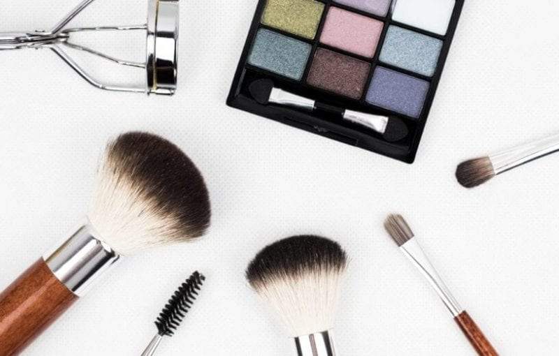 كيف تهدد مستحضرات التجميل صحة النساء؟