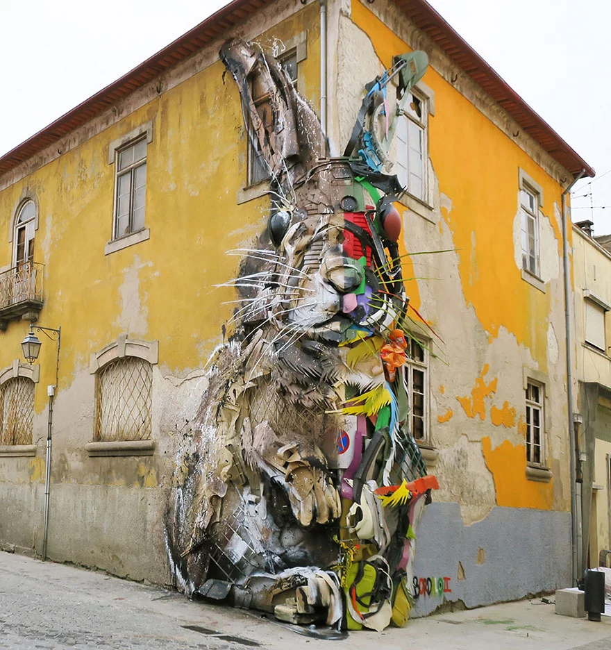 أرتور بوردالو.. فنان القمامة الذي حول المخلفات لإبداعات فنية
