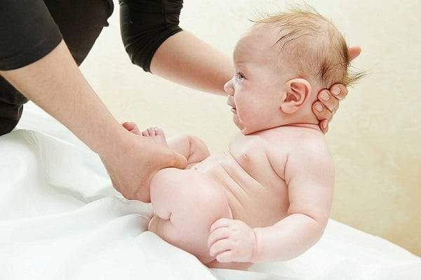 علاج الإمساك عند الأطفال الرضع