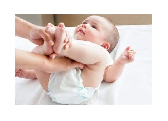 التدليك احد طرق علاج الإمساك عند الأطفال الرضع