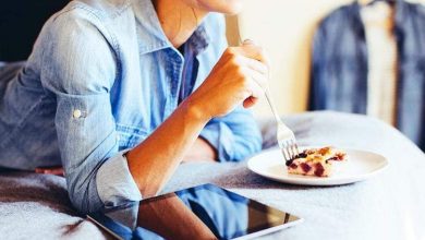 القلق بعد الأكل.. لماذا نصاب بالتوتر عقب تناول الطعام؟