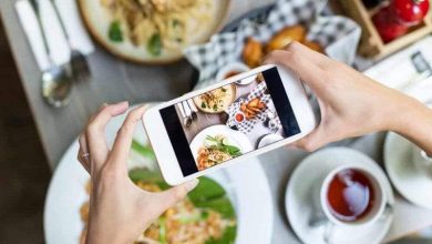 كيف يتحكم الأصدقاء ومواقع التواصل الاجتماعي في عاداتنا الغذائية؟