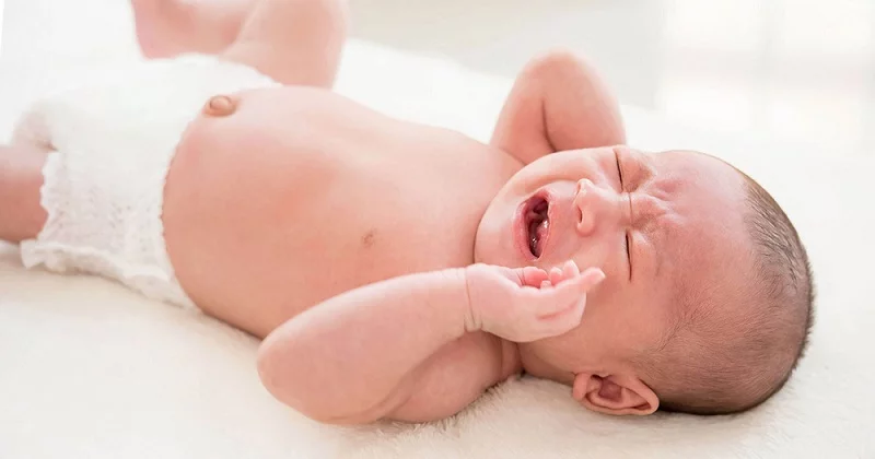 علاج الإمساك عند الأطفال الرضع يعتمد على طرق طبيعية مثل التدليك او تغيير الحليب