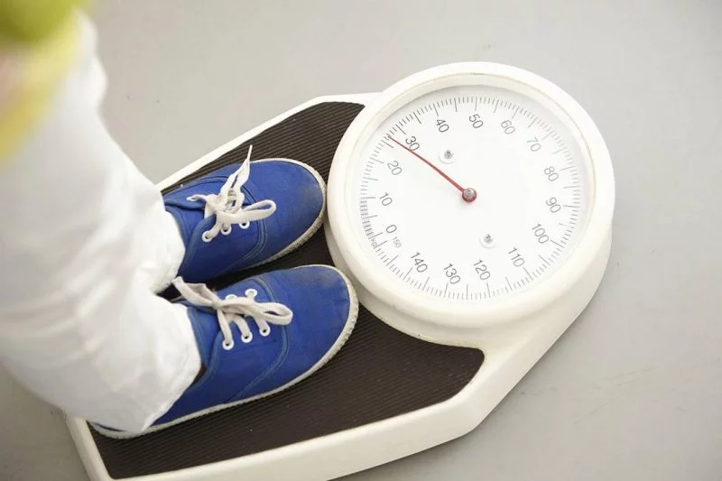 الوزن الطبيعي للطفل.. معدلات تدريجية وعوامل مؤثرة