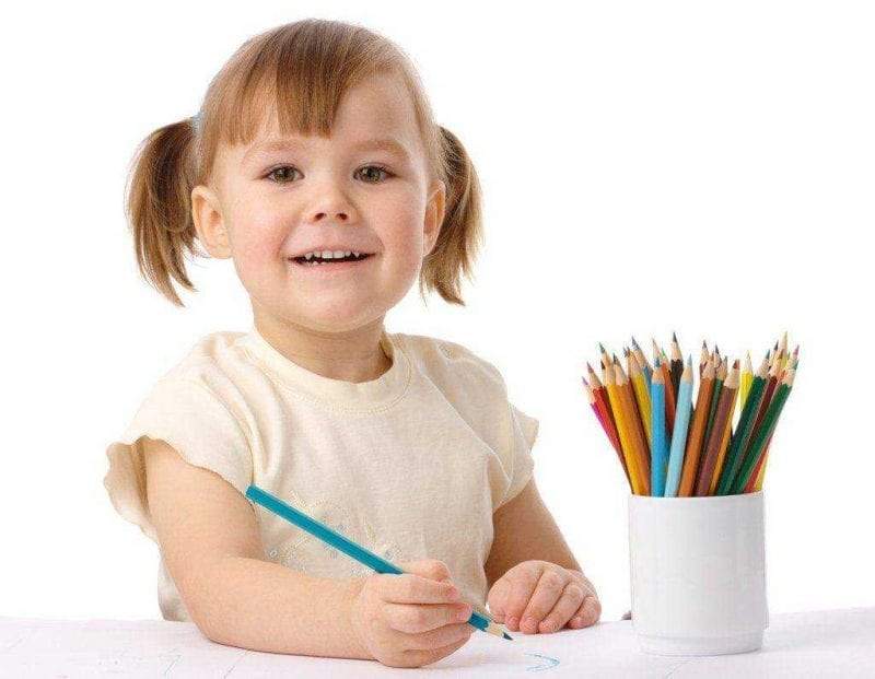 قدرة الطفل على الكتابة باليدين.. ماذا تعني للوالدين؟